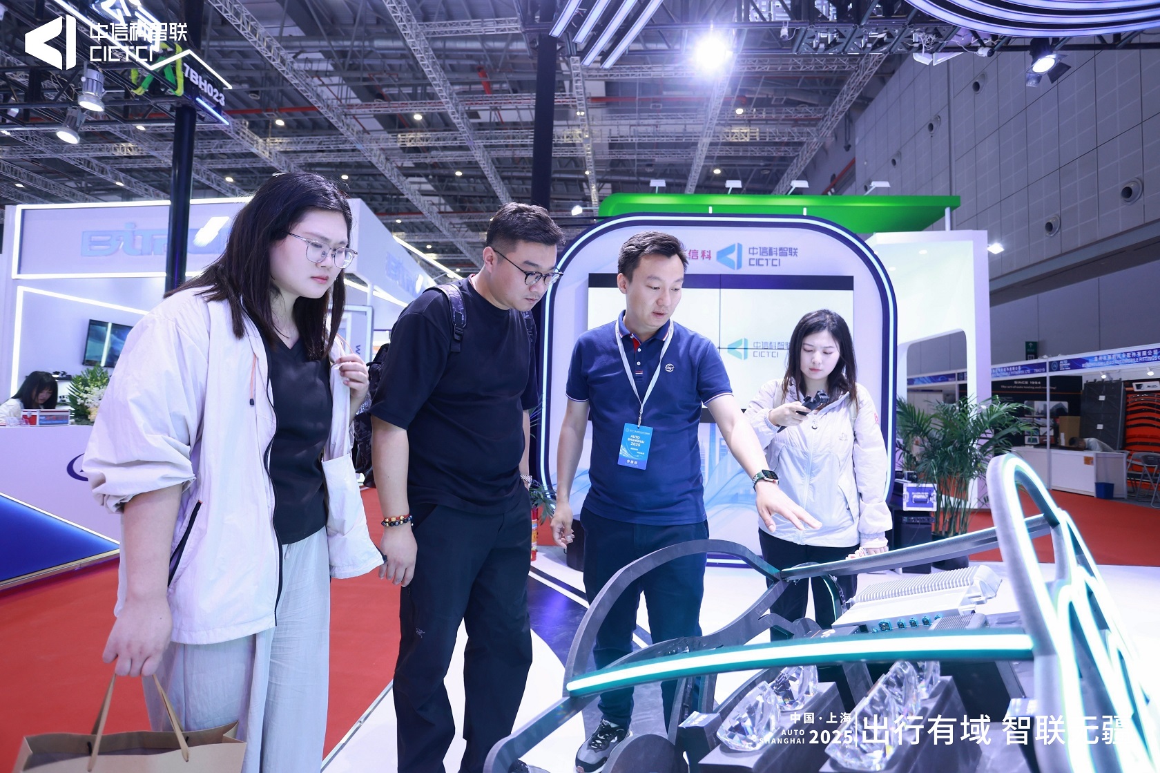 2025上海车展：中信科智联国产化全栈式方案，助力智能网联汽车发展
